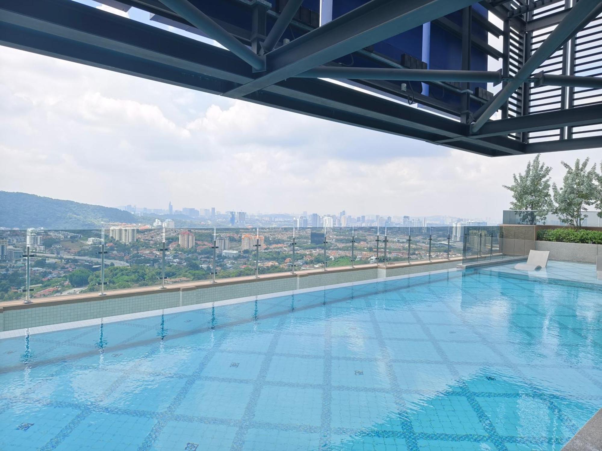 Mossaz Suites Empire City By Starwood Petaling Jaya Exterior foto